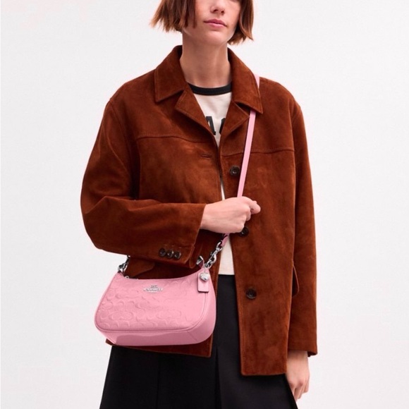 NWT Coach Teri Shoulder Bag In Signature Leather With Heart Charm in Pink CDA98 - Picture 3 of 16